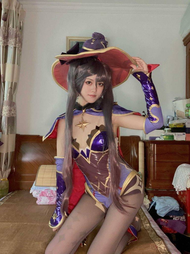 年年nnian mona女巫